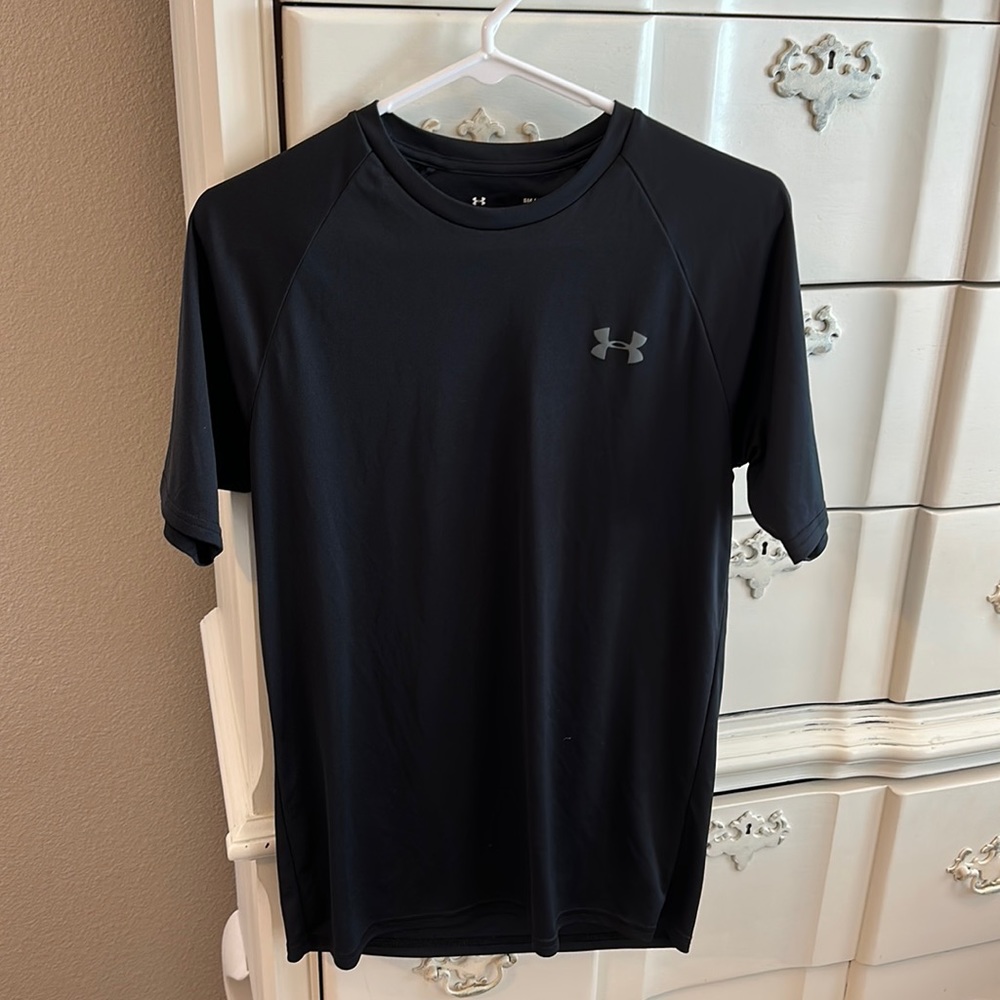 Under Armour men small shirt EUC